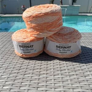 Bernat Baby Blanket dappled Yarn in ABRACAD-APRICOT